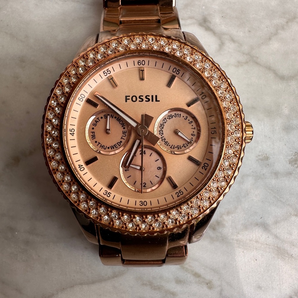 Women’s FOSSIL Watch - Picture 2 of 7